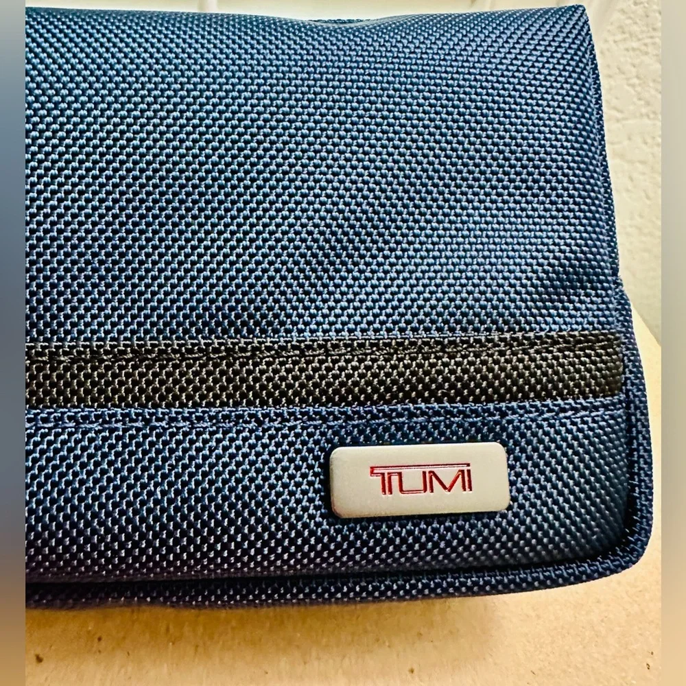 Brand New with Tag TUMI Small Kit Navy - Picture 5 of 7